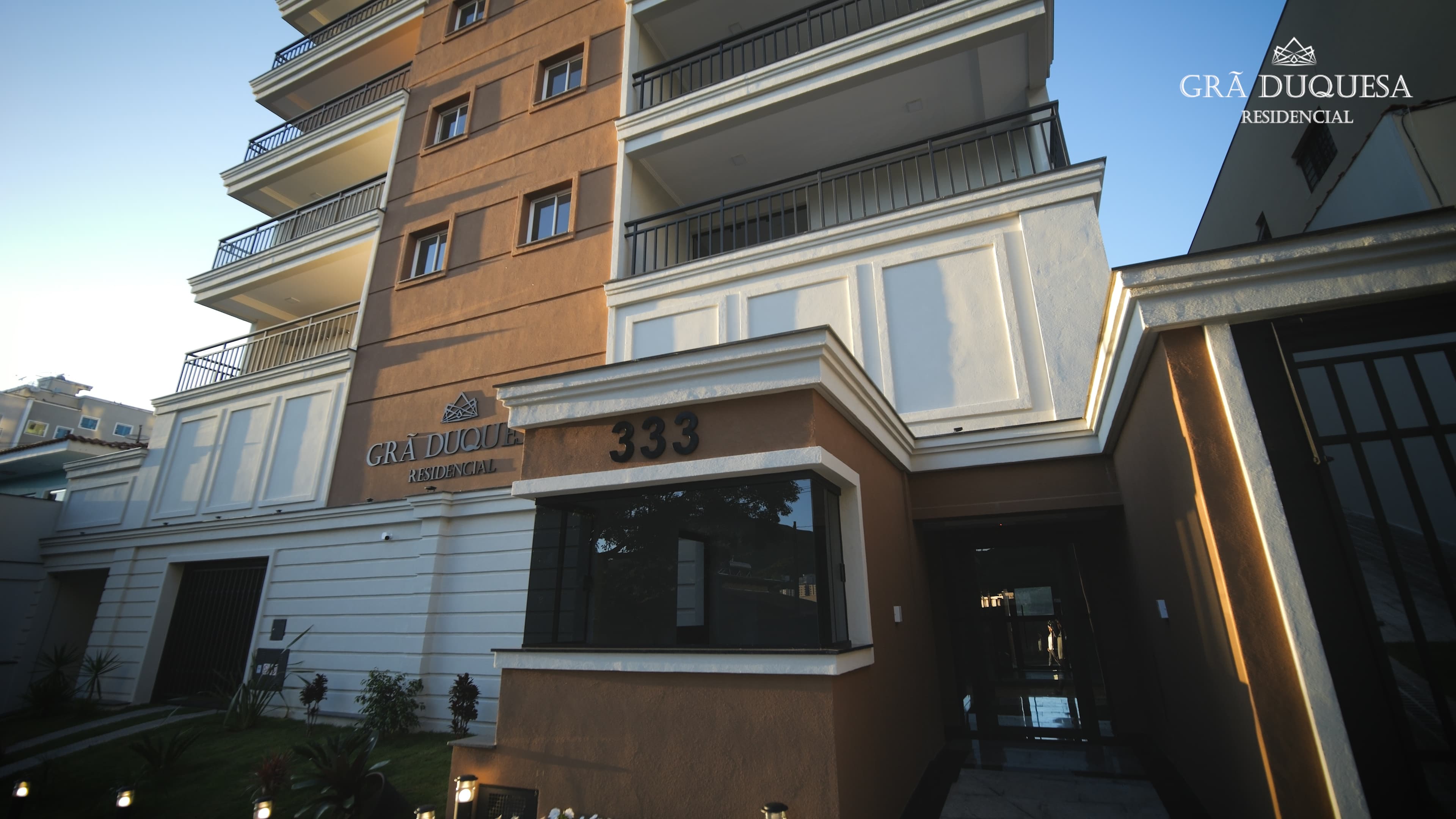 td.00_32_49_00.Quadro030.jpg